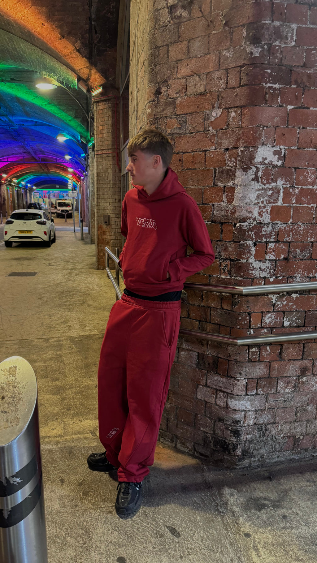 BURGUNDY TECH-GRID HOODIE